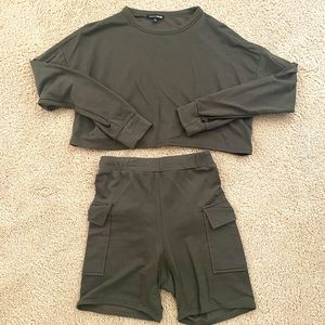 Crop Top along Sleeve and Shorts Set